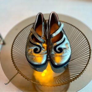 Metallic Gold Naot Soft Leather US Women’s size 10